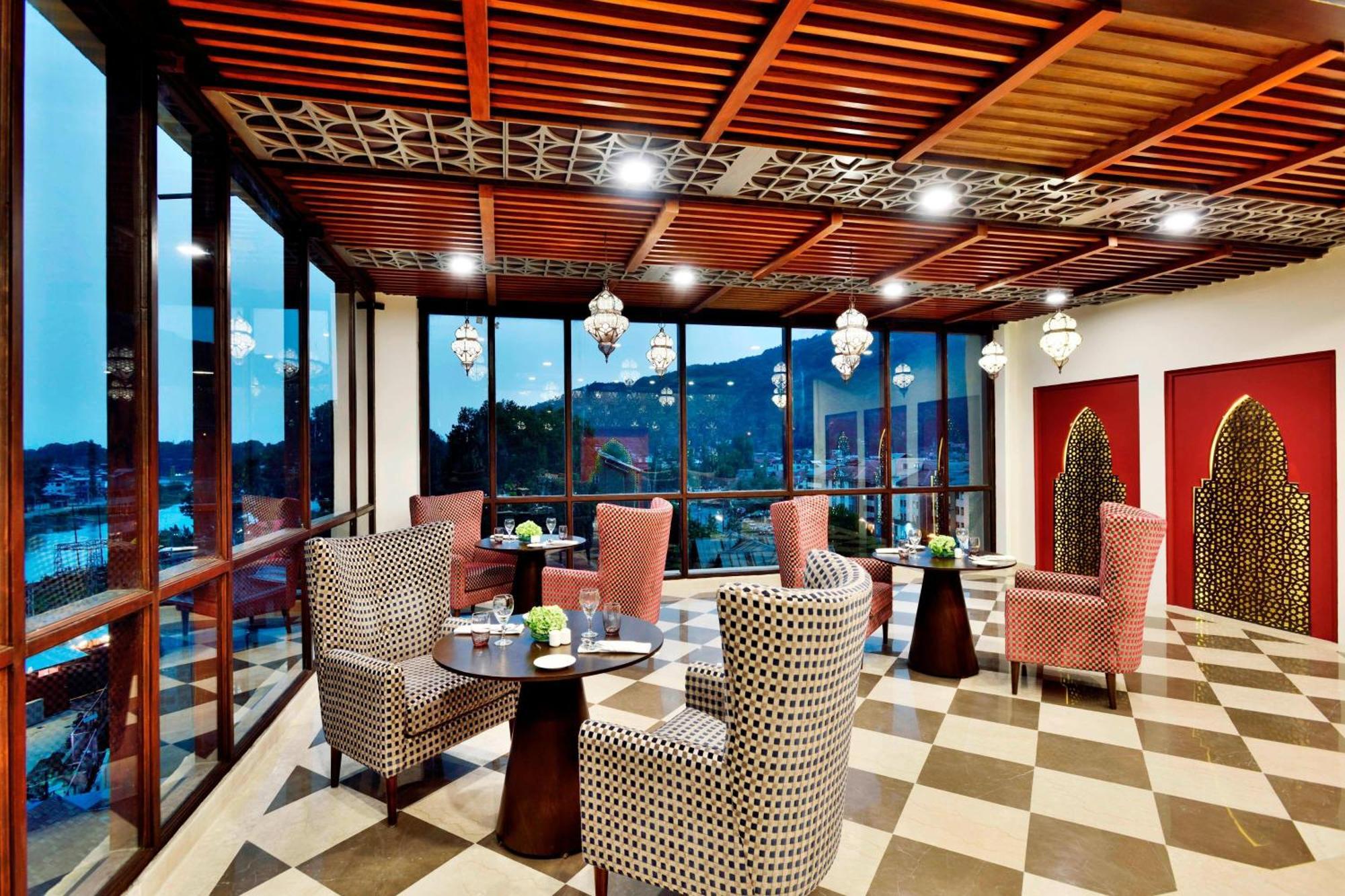 होटल Four Points By Sheraton 4*